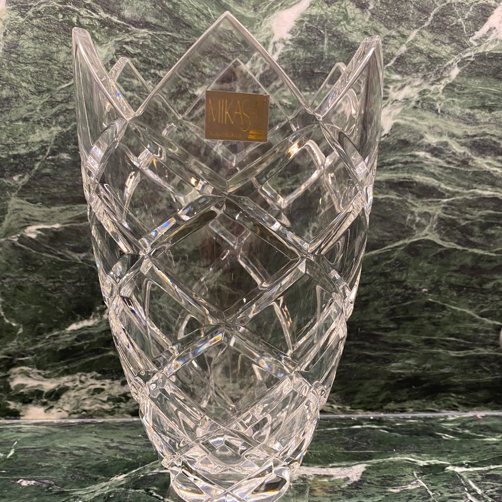 Mikasa Crescendo 8" Flower Vase